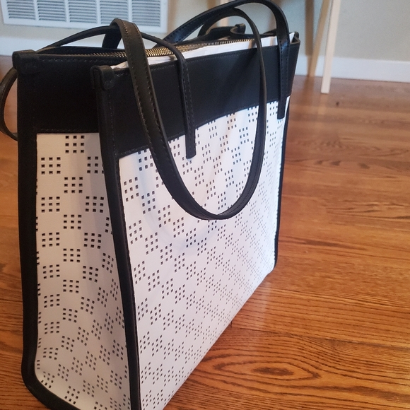 Marc Jacobs Perforated Grind Tote Bag New NWT - Picture 4 of 10